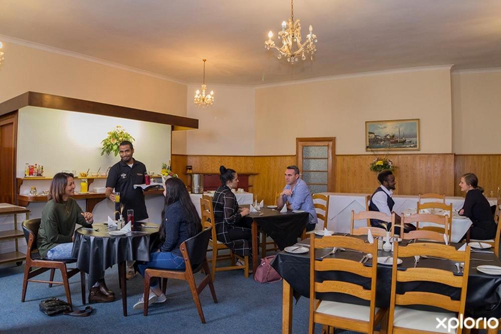 Victoria Hotel Bredasdorp Buitenkant foto