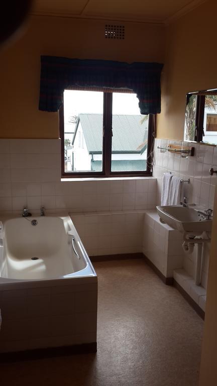 Victoria Hotel Bredasdorp Kamer foto