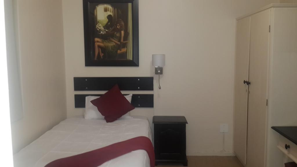 Victoria Hotel Bredasdorp Kamer foto