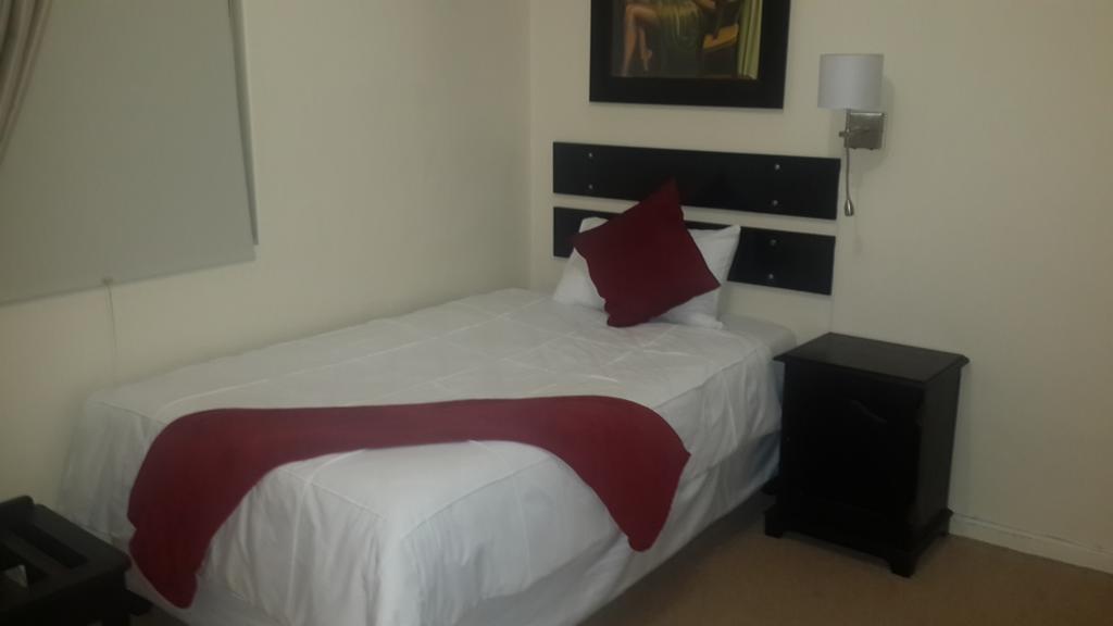 Victoria Hotel Bredasdorp Kamer foto