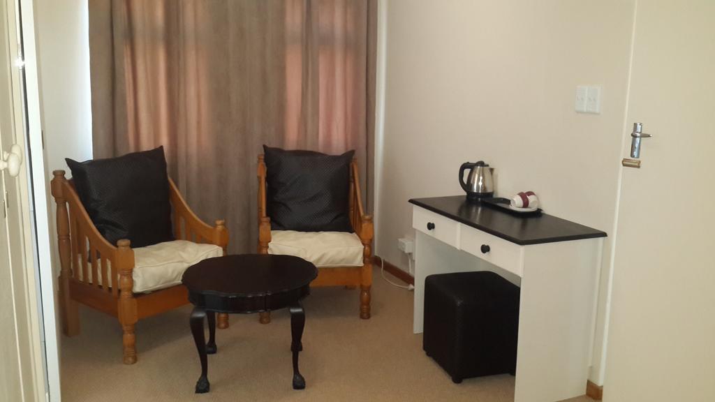 Victoria Hotel Bredasdorp Kamer foto