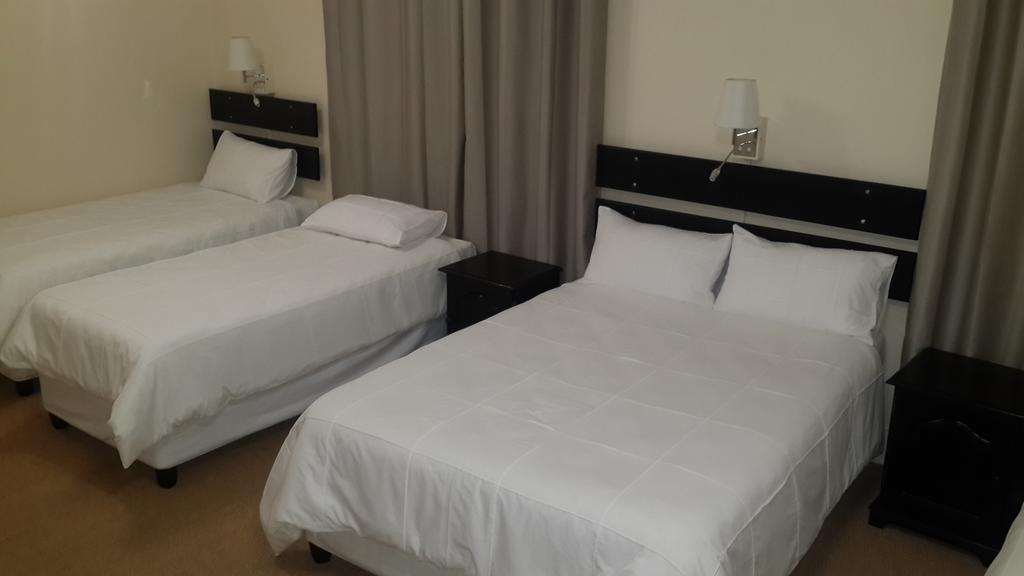 Victoria Hotel Bredasdorp Kamer foto
