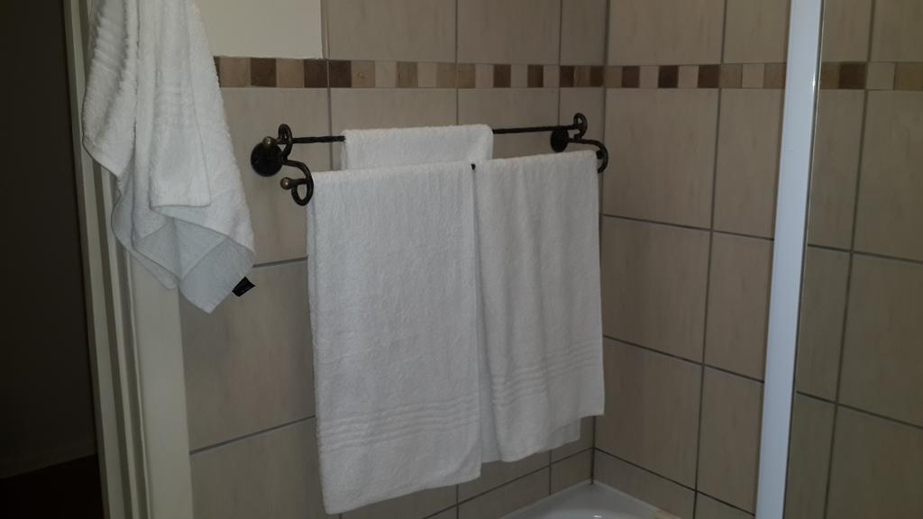 Victoria Hotel Bredasdorp Kamer foto