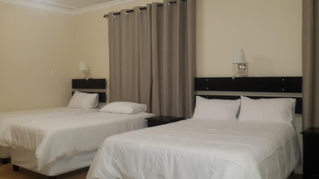 Victoria Hotel Bredasdorp Kamer foto