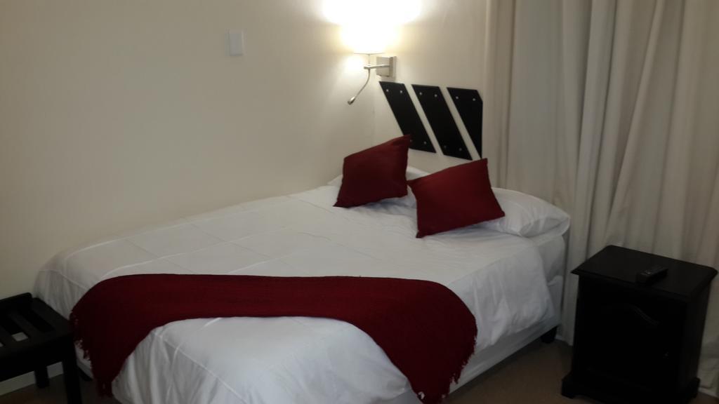 Victoria Hotel Bredasdorp Buitenkant foto