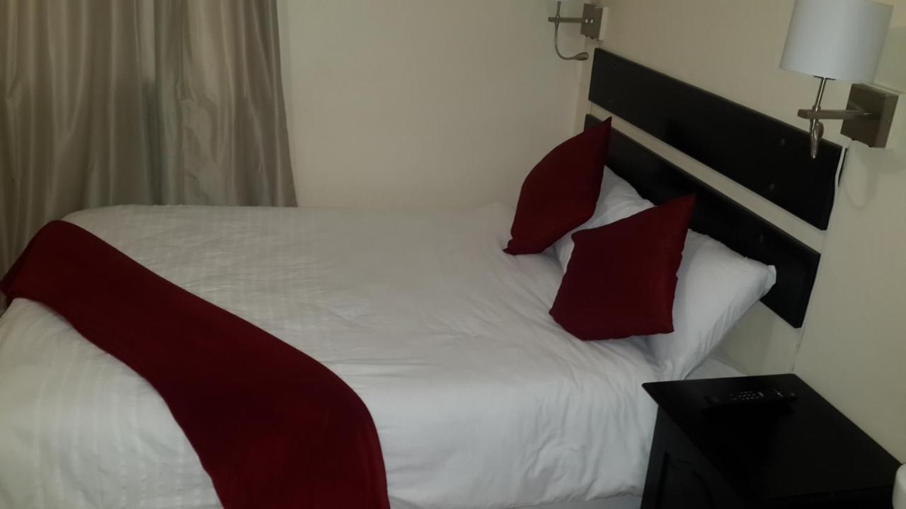 Victoria Hotel Bredasdorp Kamer foto